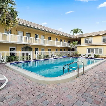 Walk To Beach/Beautiful And Comfy/Relaxing Patio/Parking